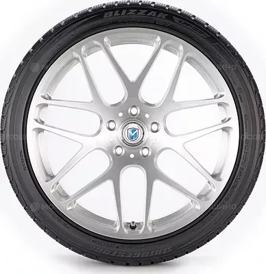 Bridgestone Blizzak LM32 215/40 R18 89V XL Bridgestone Blizzak LM32 215/40 R18 89V XL