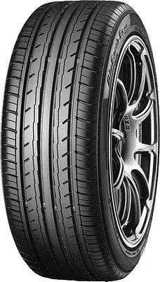 Yokohama Bluearth ES32A 235/45 R17 97V Yokohama Bluearth ES32A 235/45 R17 97V